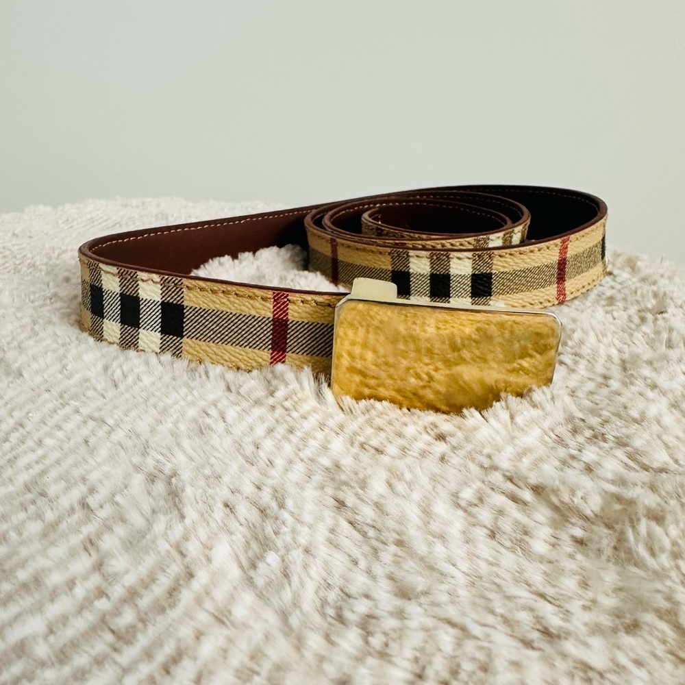 Burberry Check leather belt. Size 40